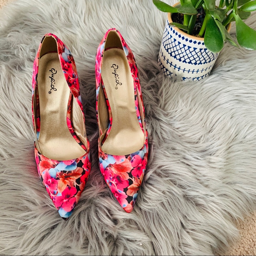 QUPID floral pumps